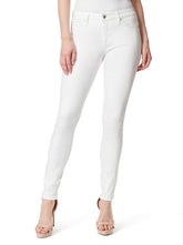 Kiss Me Skinny Jeans in White | Jessica Simpson Women