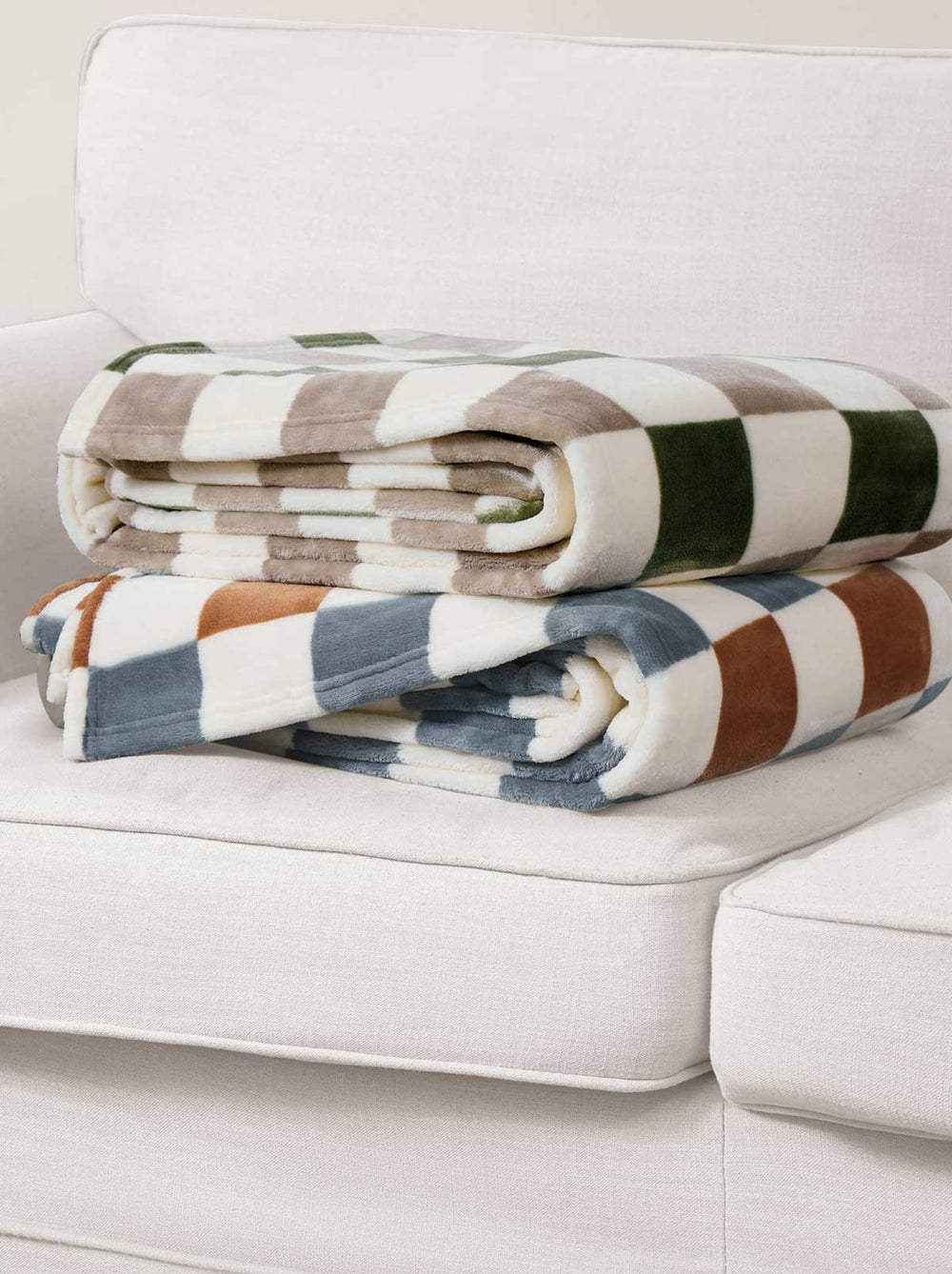 Emery Checkerbaord Plush Throw in Rust & Grey | Jessica Simpson Home