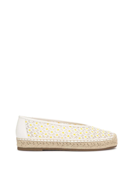 Lucciea Flat in White Floral | Jessica Simpson Women